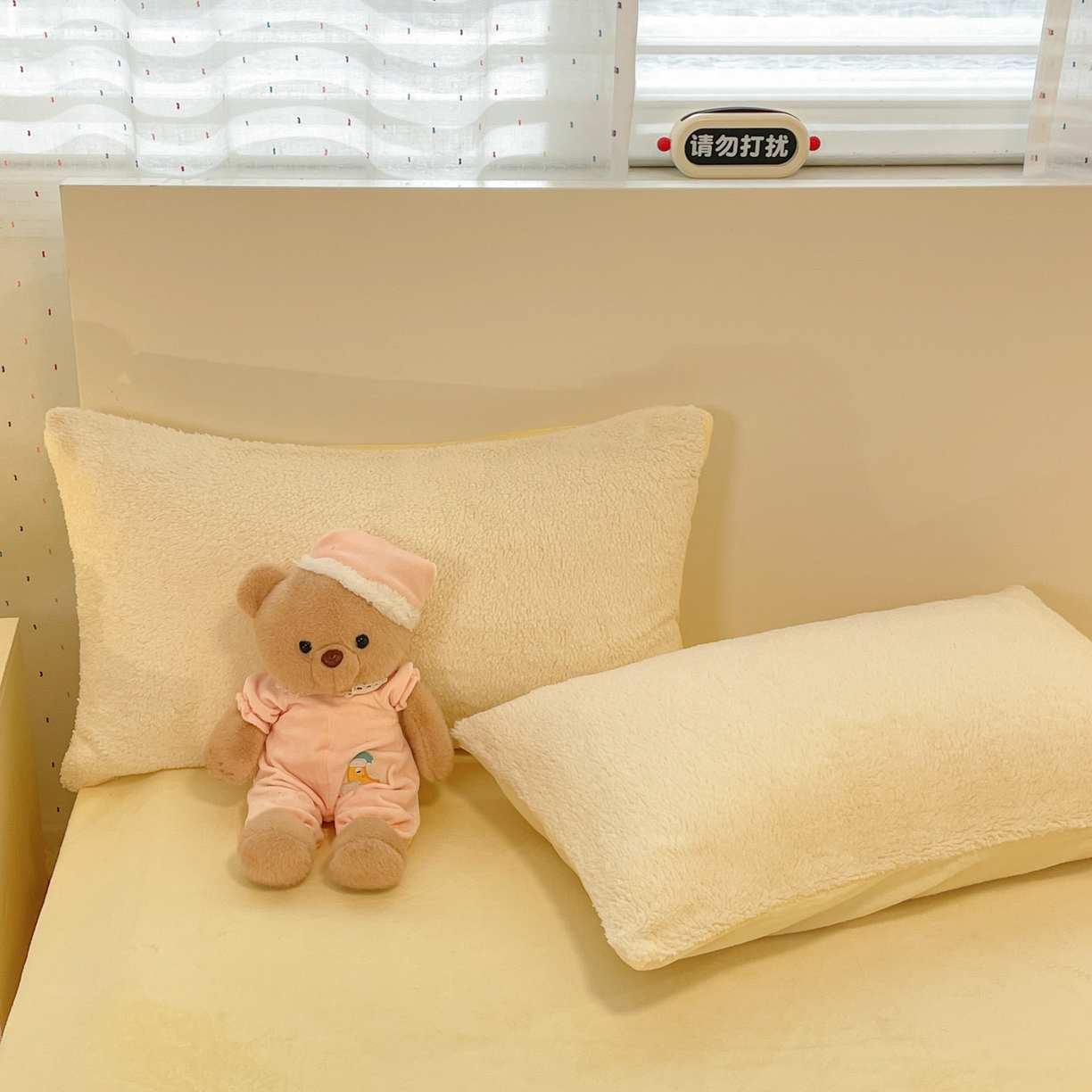 91家纺网 家纺一手货源 找家纺 逸尚阁 2025新款羊羔绒牛奶绒双拼四件套 奶油黄