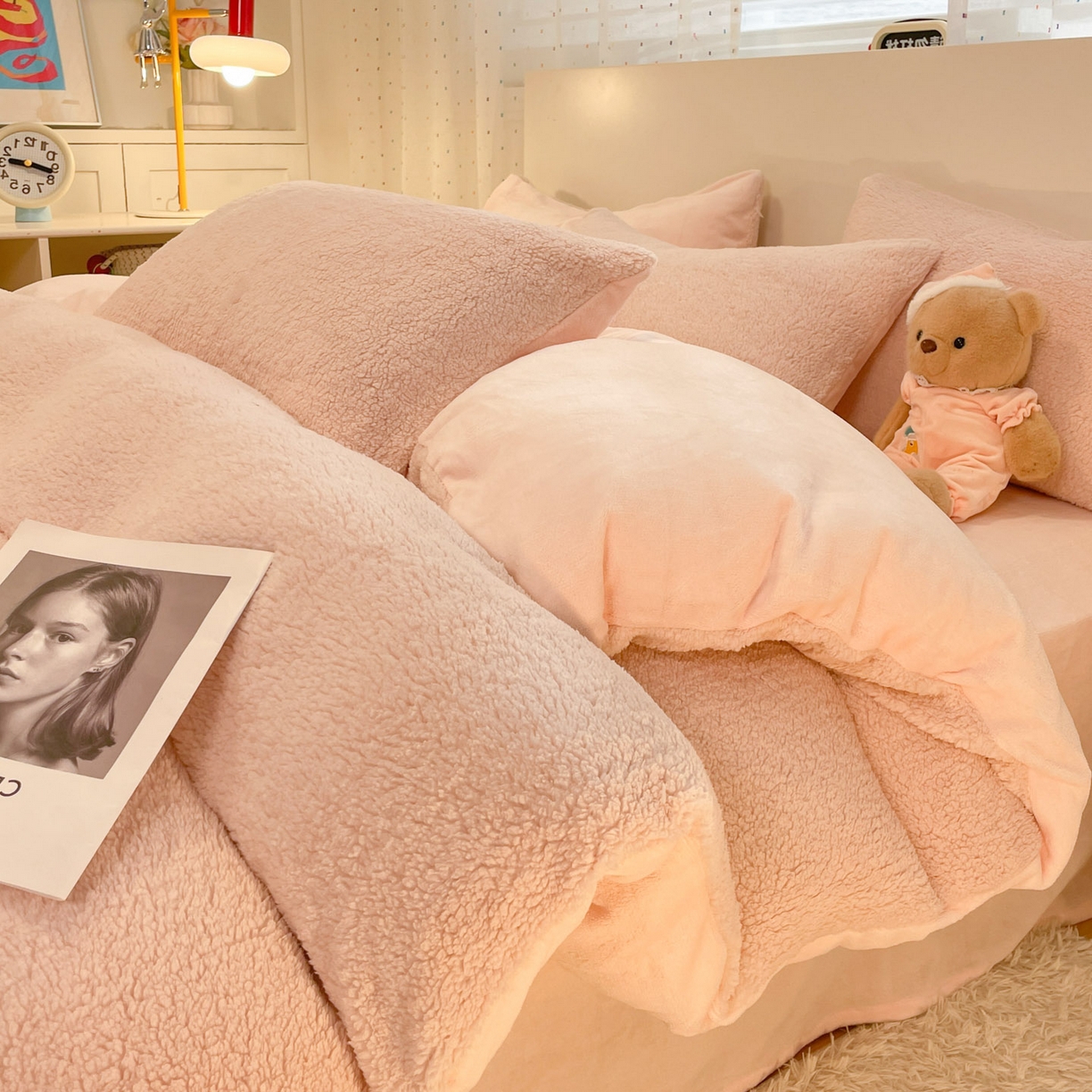 91家纺网 家纺一手货源 找家纺 逸尚阁 2025新款羊羔绒牛奶绒双拼四件套 桃子粉