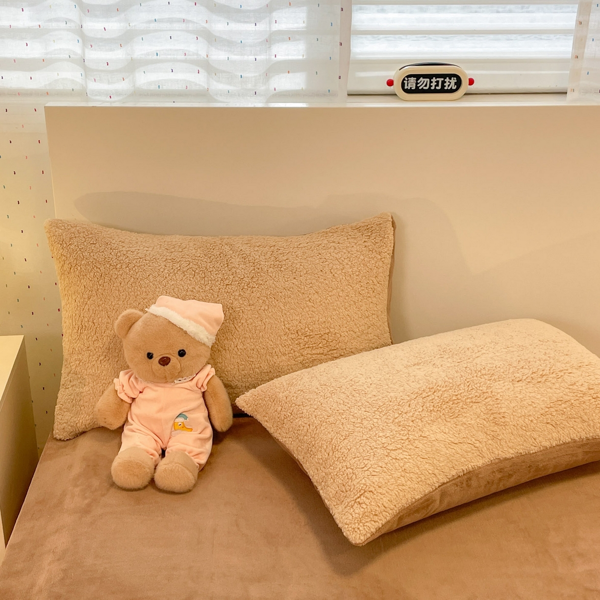 91家纺网 家纺一手货源 找家纺 逸尚阁 2025新款羊羔绒牛奶绒双拼四件套 贵族咖