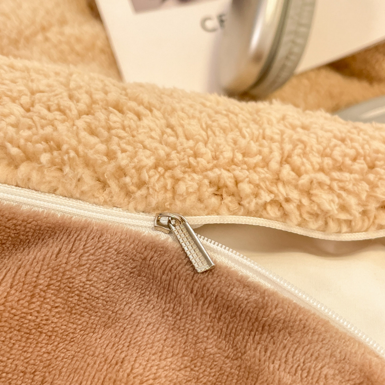 91家纺网 家纺一手货源 找家纺 逸尚阁 2025新款羊羔绒牛奶绒双拼四件套 贵族咖