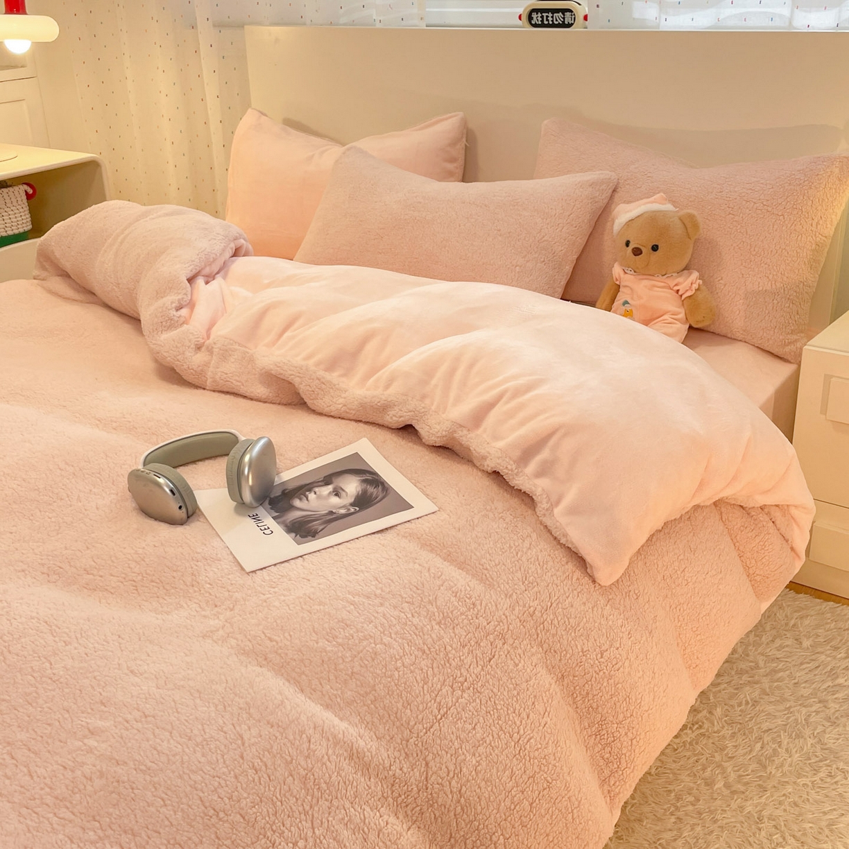 91家纺网 家纺一手货源 找家纺 逸尚阁 2025新款羊羔绒牛奶绒双拼四件套 桃子粉