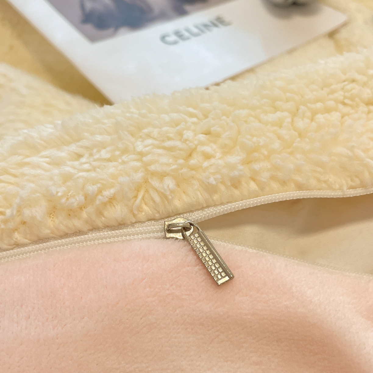 91家纺网 家纺一手货源 找家纺 逸尚阁 2025新款羊羔绒牛奶绒双拼四件套 淡黄+粉