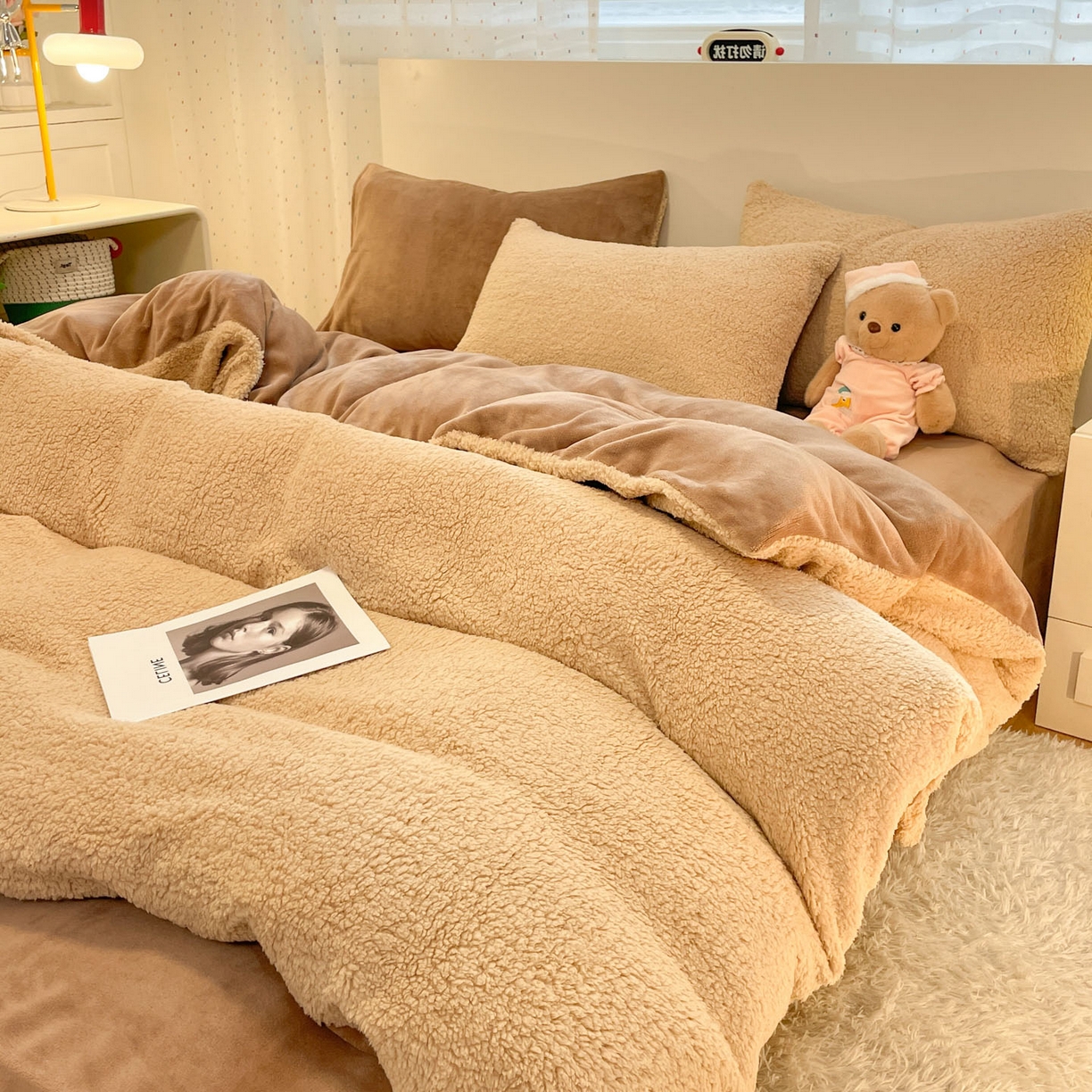 91家纺网 家纺一手货源 找家纺 逸尚阁 2025新款羊羔绒牛奶绒双拼四件套 贵族咖