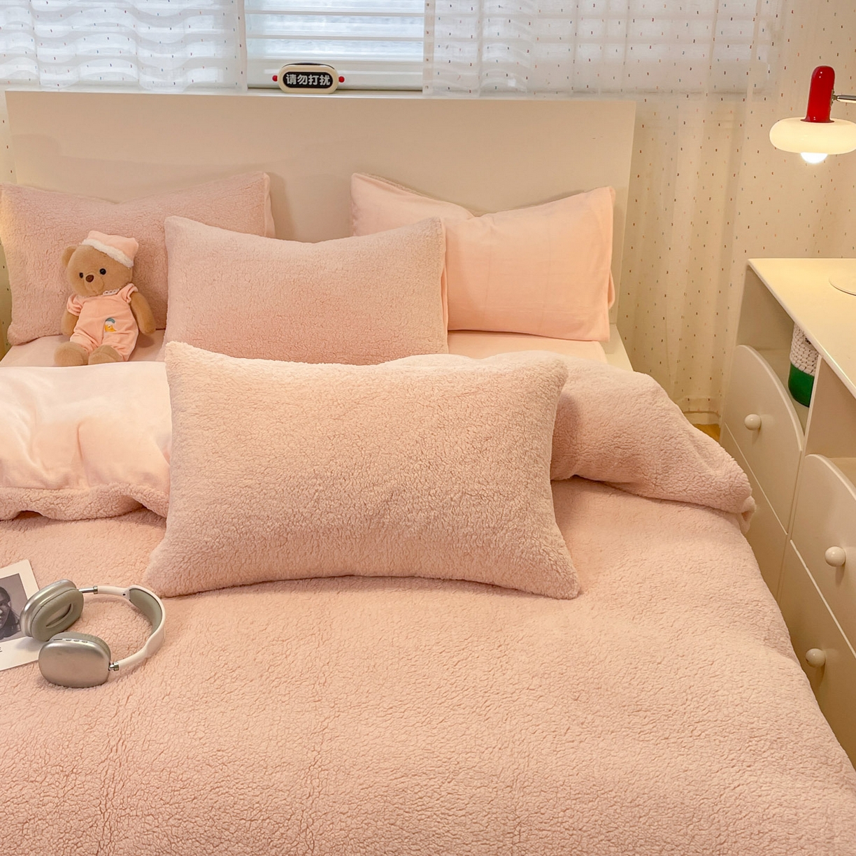91家纺网 家纺一手货源 找家纺 逸尚阁 2025新款羊羔绒牛奶绒双拼四件套 桃子粉