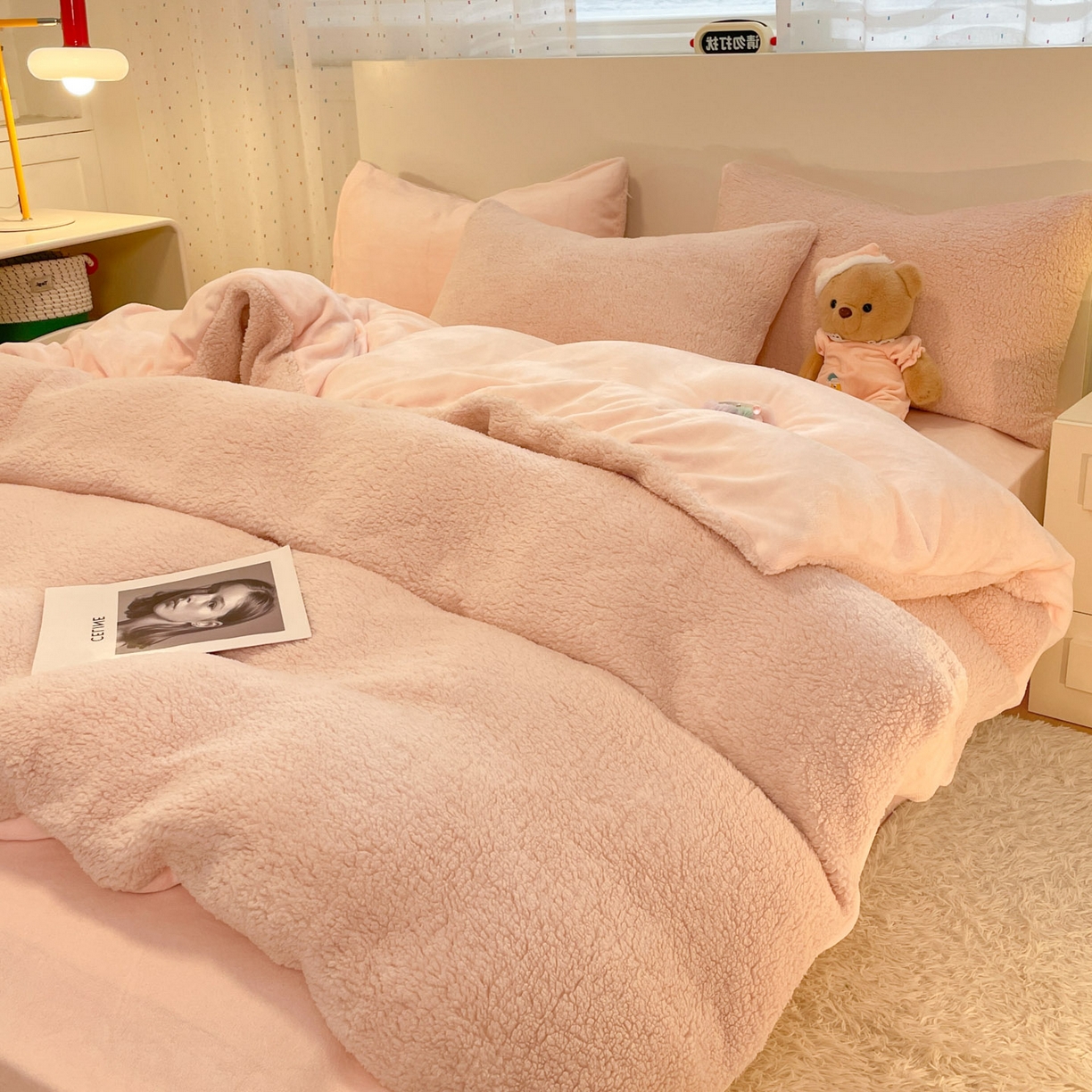 91家纺网 家纺一手货源 找家纺 逸尚阁 2025新款羊羔绒牛奶绒双拼四件套 桃子粉