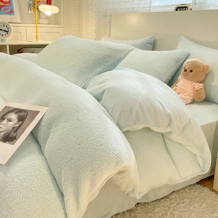 91家纺网 家纺一手货源 找家纺 逸尚阁 2025新款羊羔绒牛奶绒双拼四件套 天空蓝