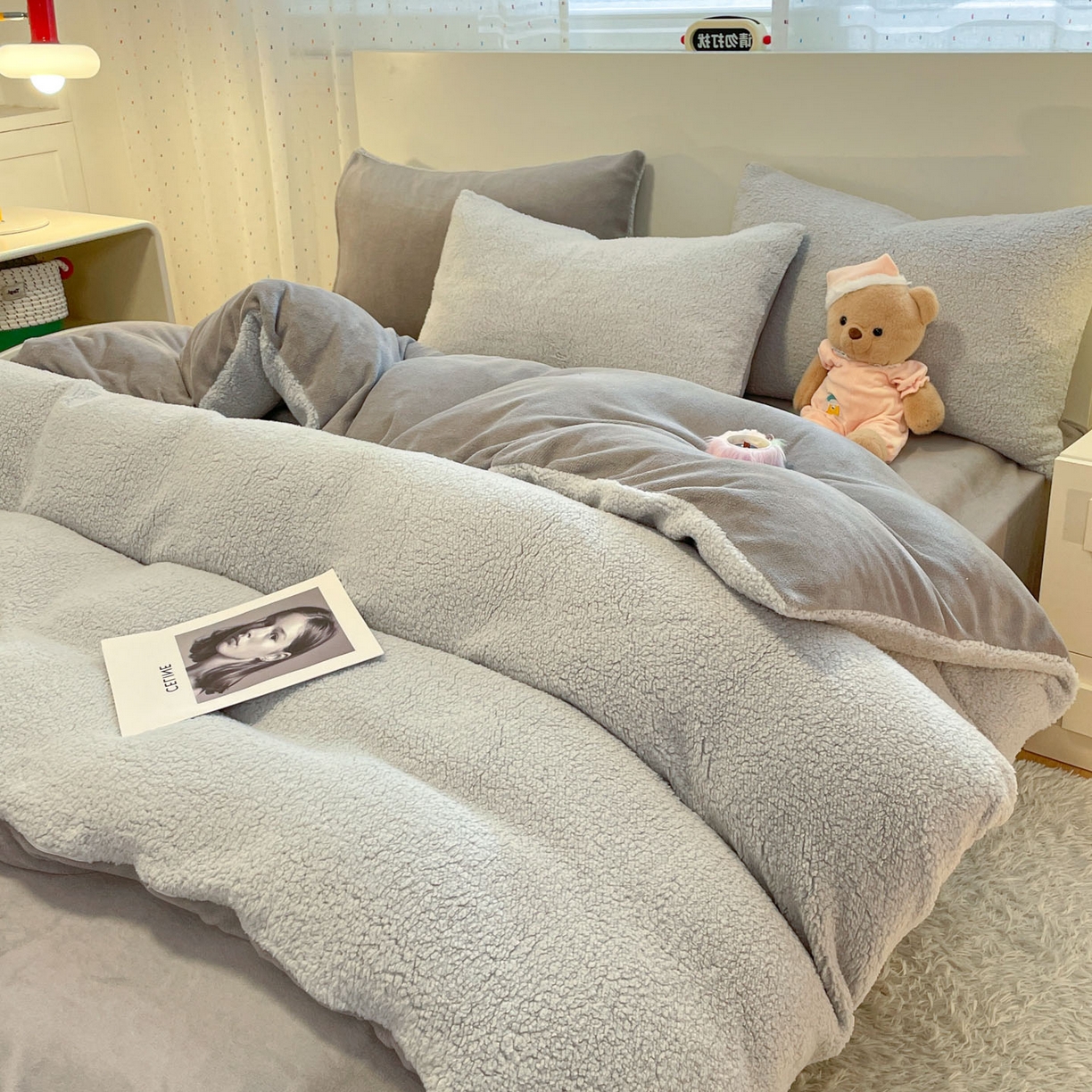 91家纺网 家纺一手货源 找家纺 逸尚阁 2025新款羊羔绒牛奶绒双拼四件套 雅致灰