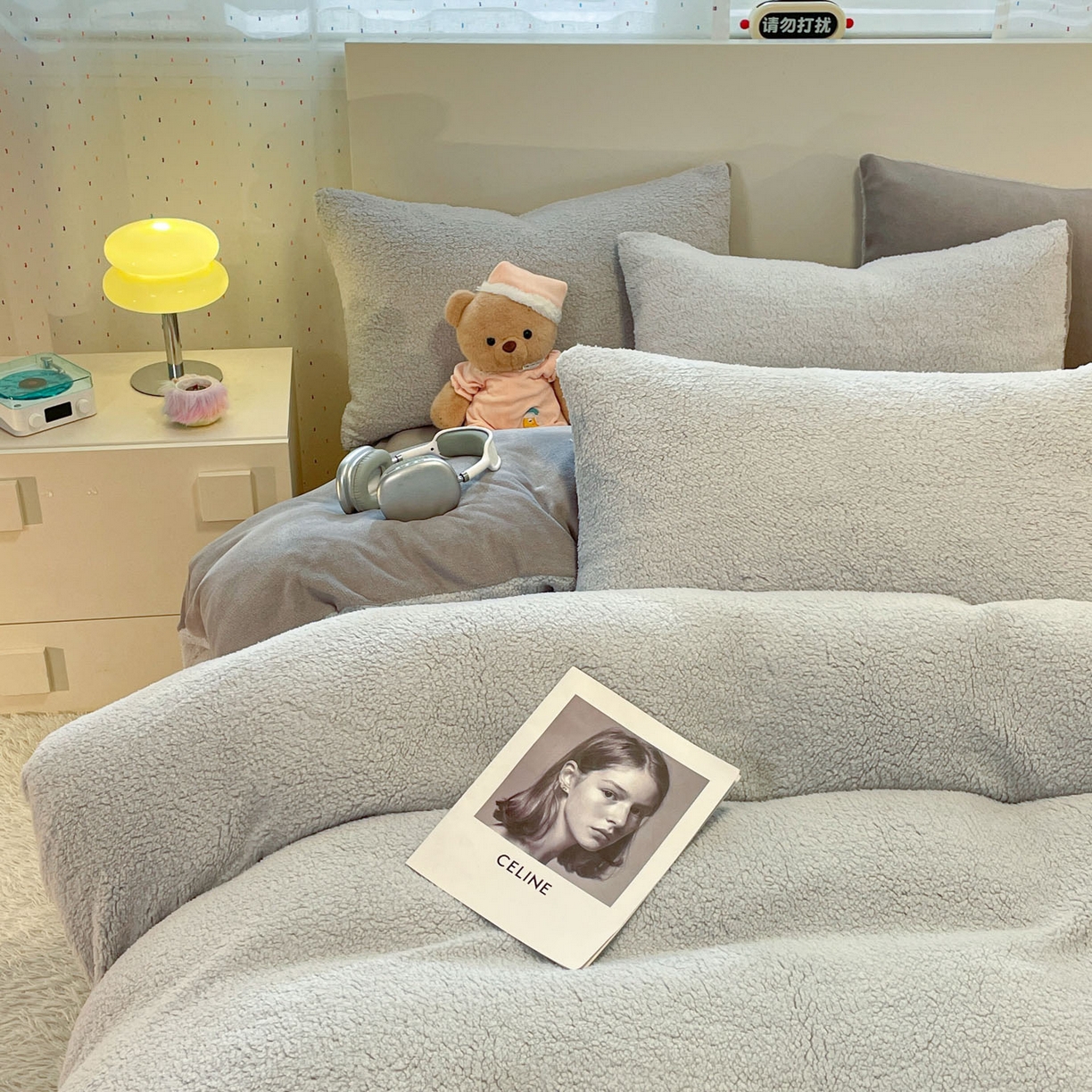 91家纺网 家纺一手货源 找家纺 逸尚阁 2025新款羊羔绒牛奶绒双拼四件套 雅致灰