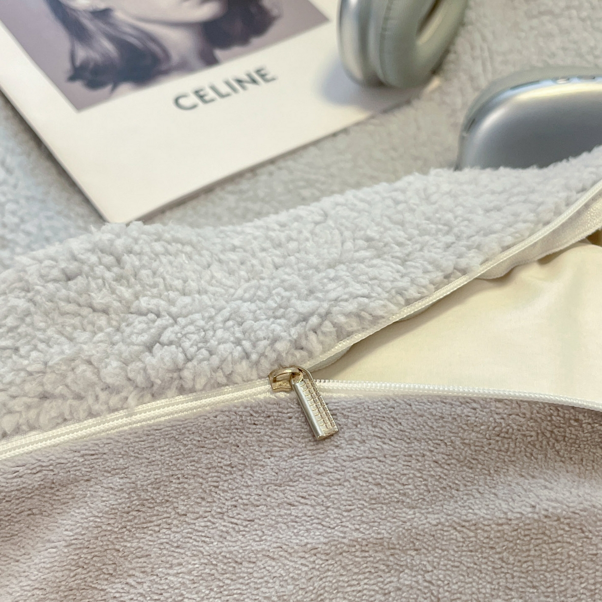 91家纺网 家纺一手货源 找家纺 逸尚阁 2025新款羊羔绒牛奶绒双拼四件套 雅致灰