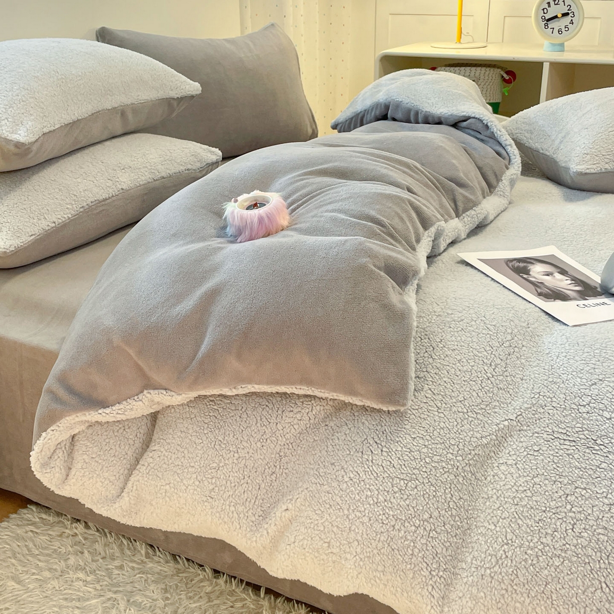 91家纺网 家纺一手货源 找家纺 逸尚阁 2025新款羊羔绒牛奶绒双拼四件套 雅致灰