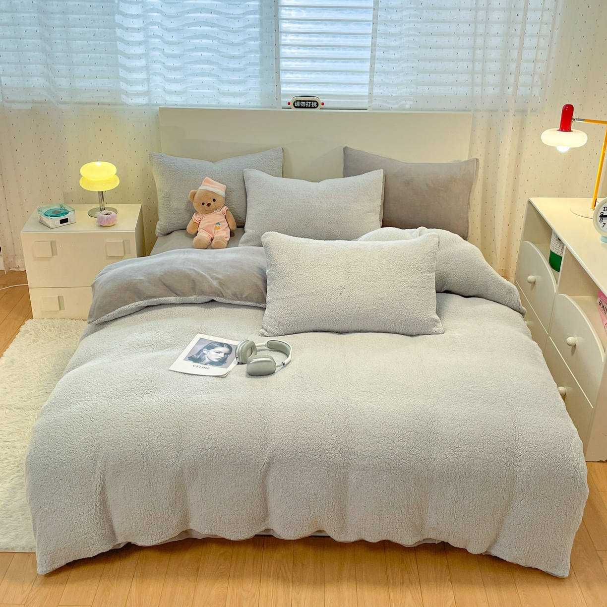 91家纺网 家纺一手货源 找家纺 逸尚阁 2025新款羊羔绒牛奶绒双拼四件套 雅致灰