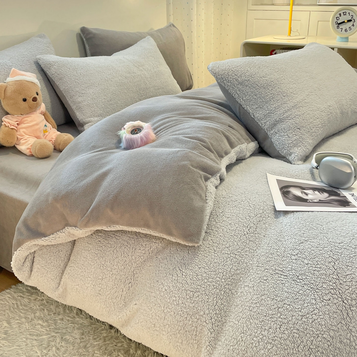 91家纺网 家纺一手货源 找家纺 逸尚阁 2025新款羊羔绒牛奶绒双拼四件套 雅致灰