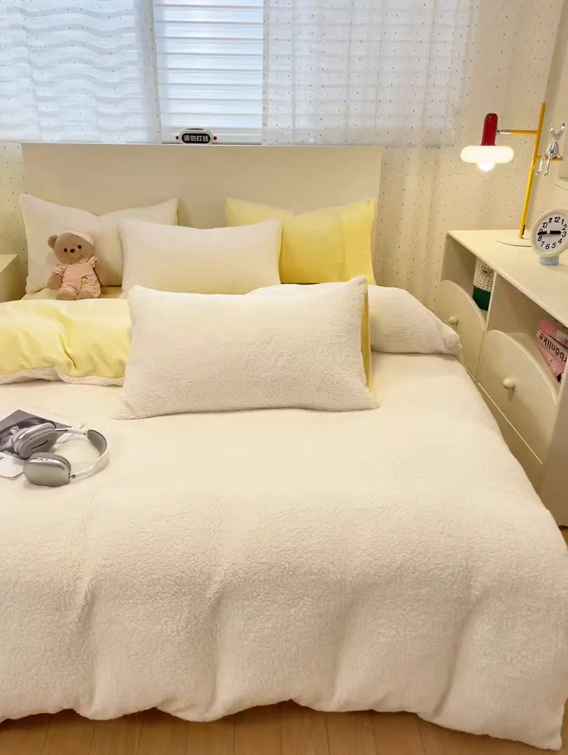 91家纺网 家纺一手货源 找家纺 逸尚阁 2025新款羊羔绒牛奶绒双拼四件套 奶油黄