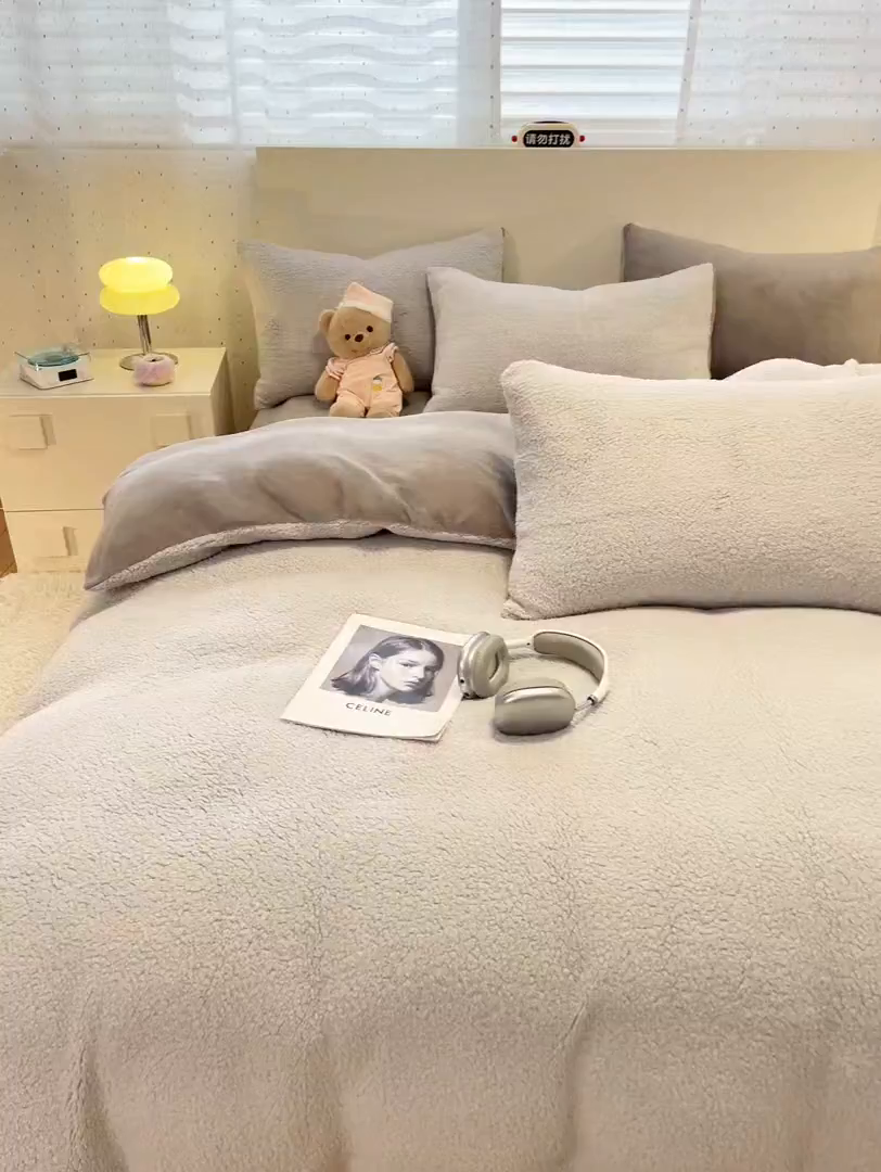 91家纺网 家纺一手货源 找家纺 逸尚阁 2025新款羊羔绒牛奶绒双拼四件套 雅致灰