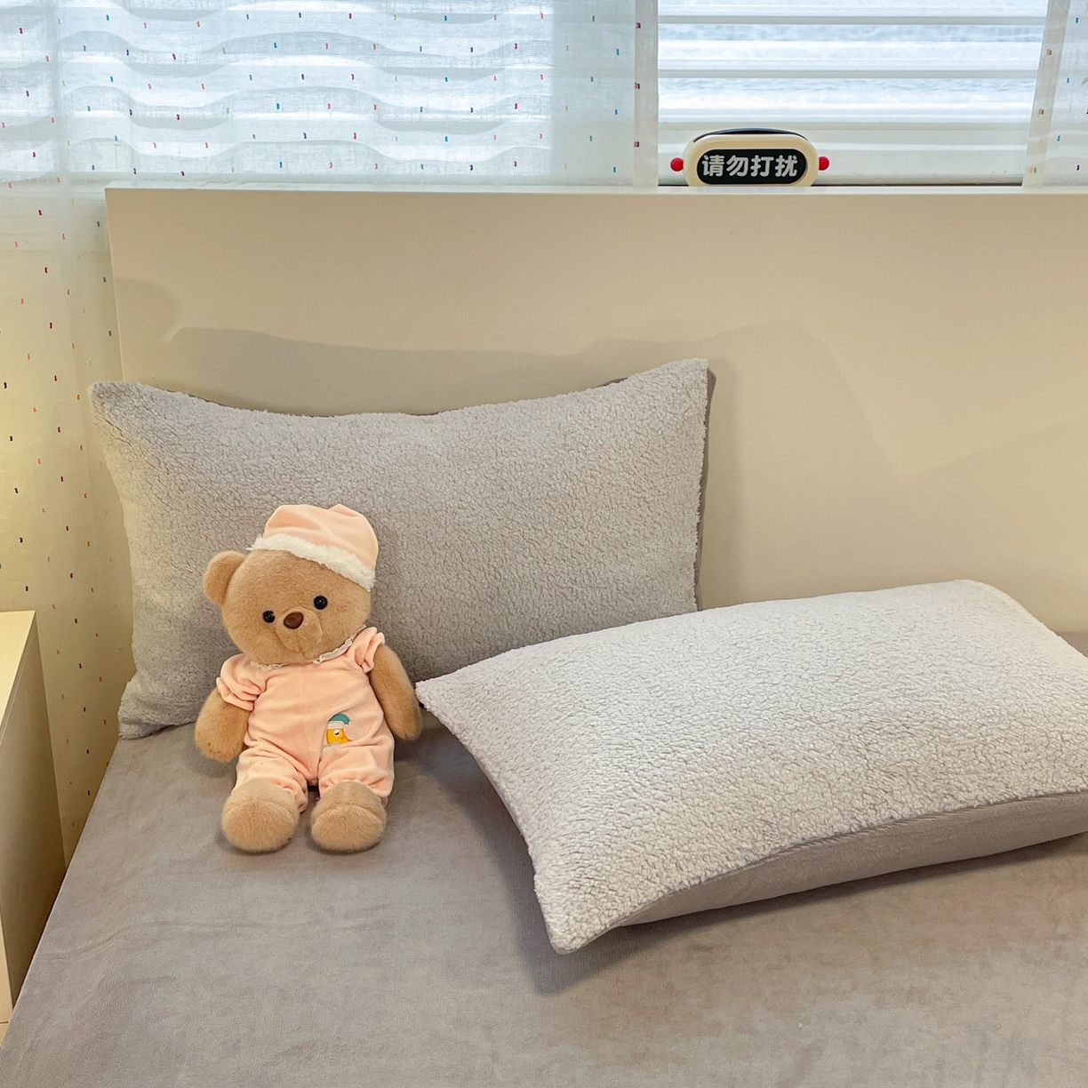 91家纺网 家纺一手货源 找家纺 逸尚阁 2025新款羊羔绒牛奶绒双拼四件套 雅致灰