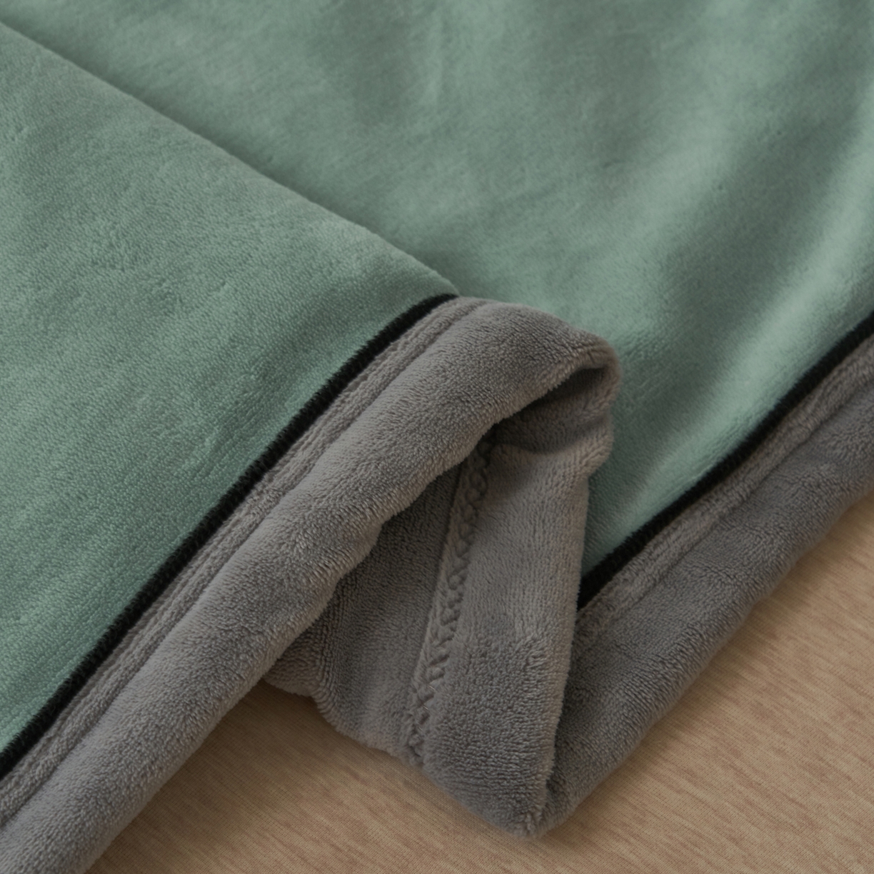 91家纺网 家纺一手货源 找家纺 寐绸家纺 2025新款双面牛奶绒北欧风功能毛毯 宾利蓝+浅灰