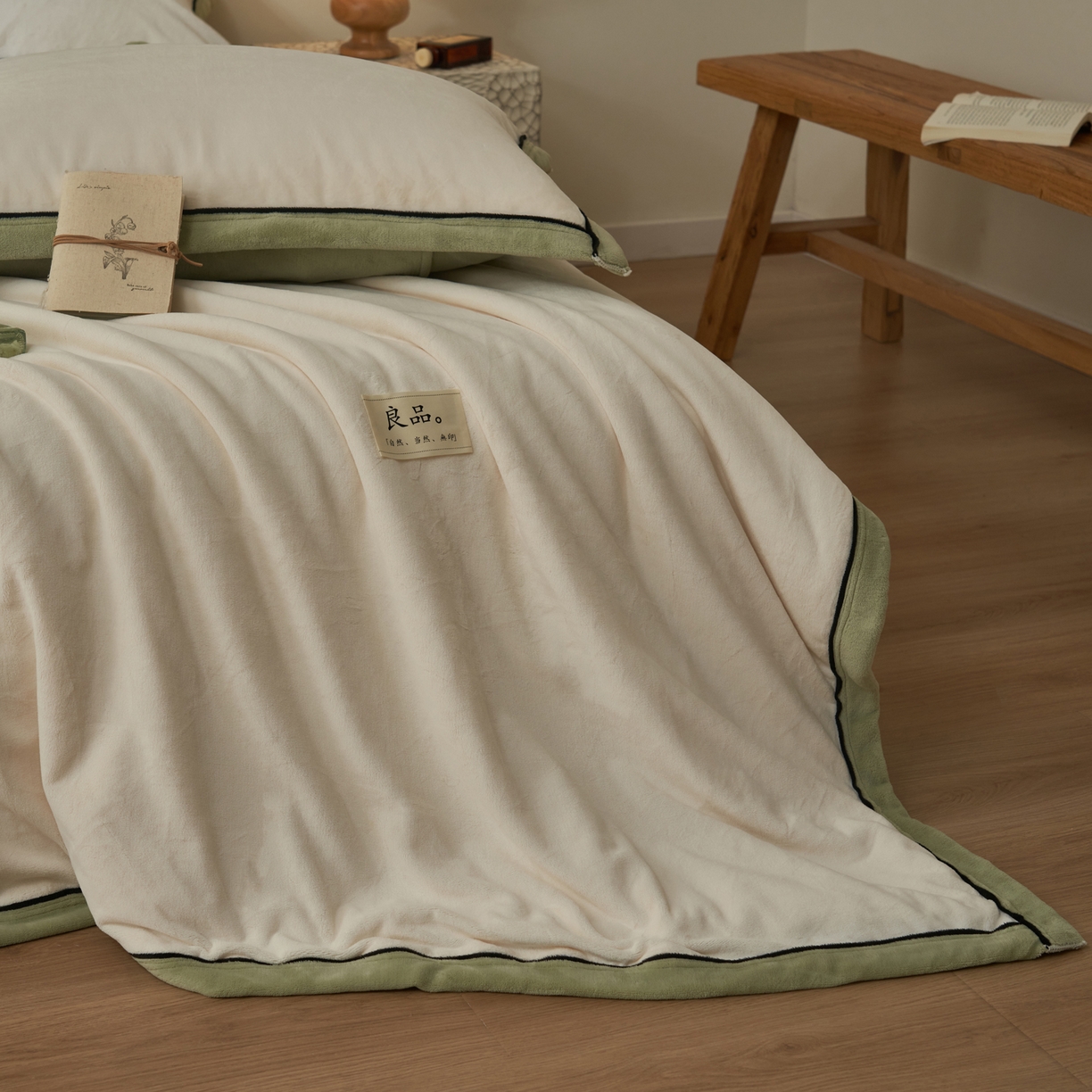 91家纺网 家纺一手货源 找家纺 寐绸家纺 2025新款双面牛奶绒北欧风功能毛毯 米白+浅水绿