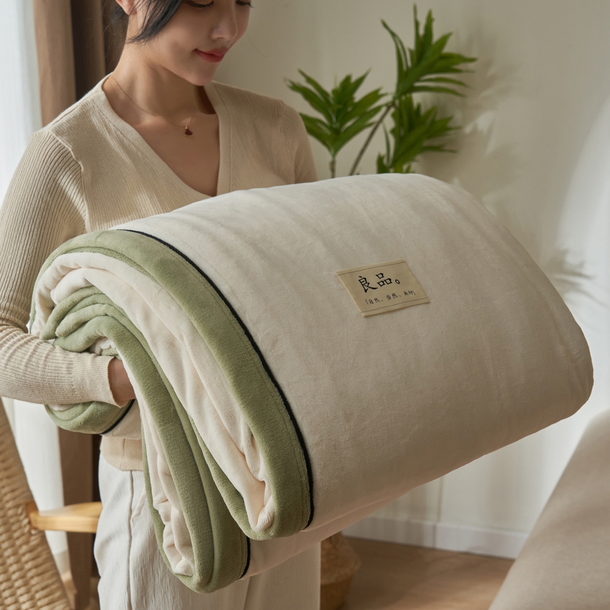 91家纺网 家纺一手货源 找家纺 寐绸家纺 2025新款双面牛奶绒北欧风功能毛毯 米白+浅水绿