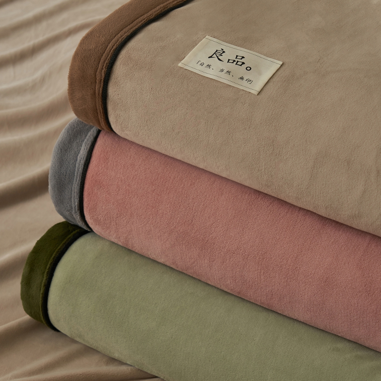 91家纺网 家纺一手货源 找家纺 寐绸家纺 2025新款双面牛奶绒北欧风功能毛毯 组合图