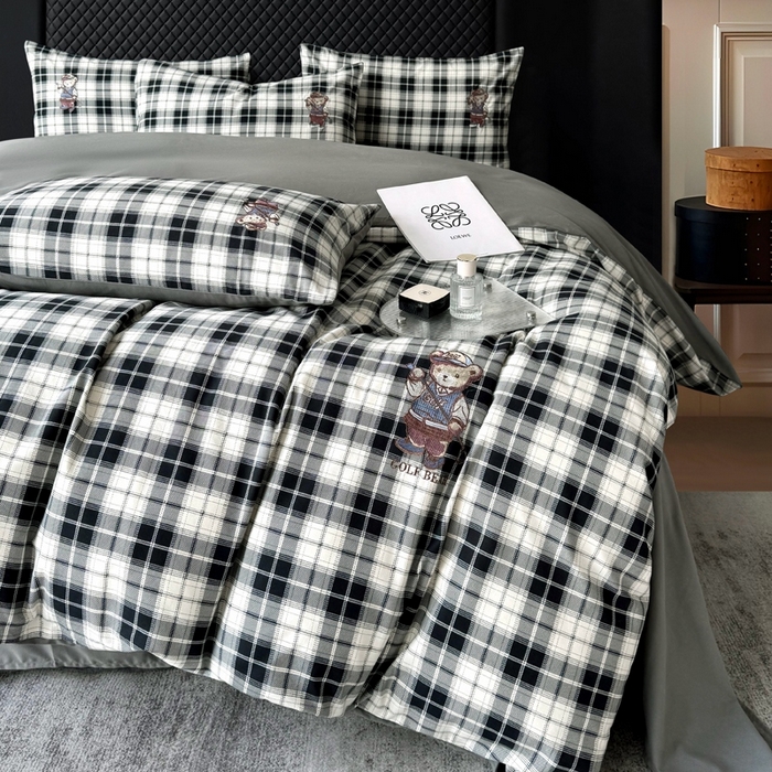 91家纺网 家纺一手货源 找家纺 朵希曼 2026新款全棉纯棉磨毛英伦风小熊绣花系列四件套 休闲小熊-酷黑