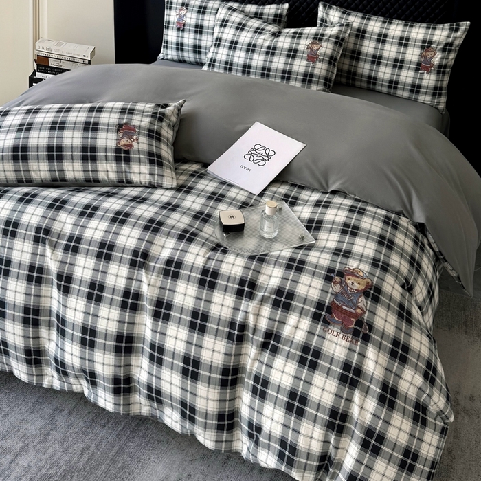 91家纺网 家纺一手货源 找家纺 朵希曼 2026新款全棉纯棉磨毛英伦风小熊绣花系列四件套 休闲小熊-酷黑