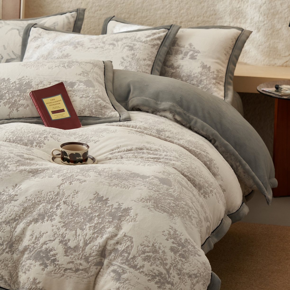 91家纺网 家纺一手货源 找家纺 （总）寐绸家纺 2025新款牛奶绒染色雕花单被套