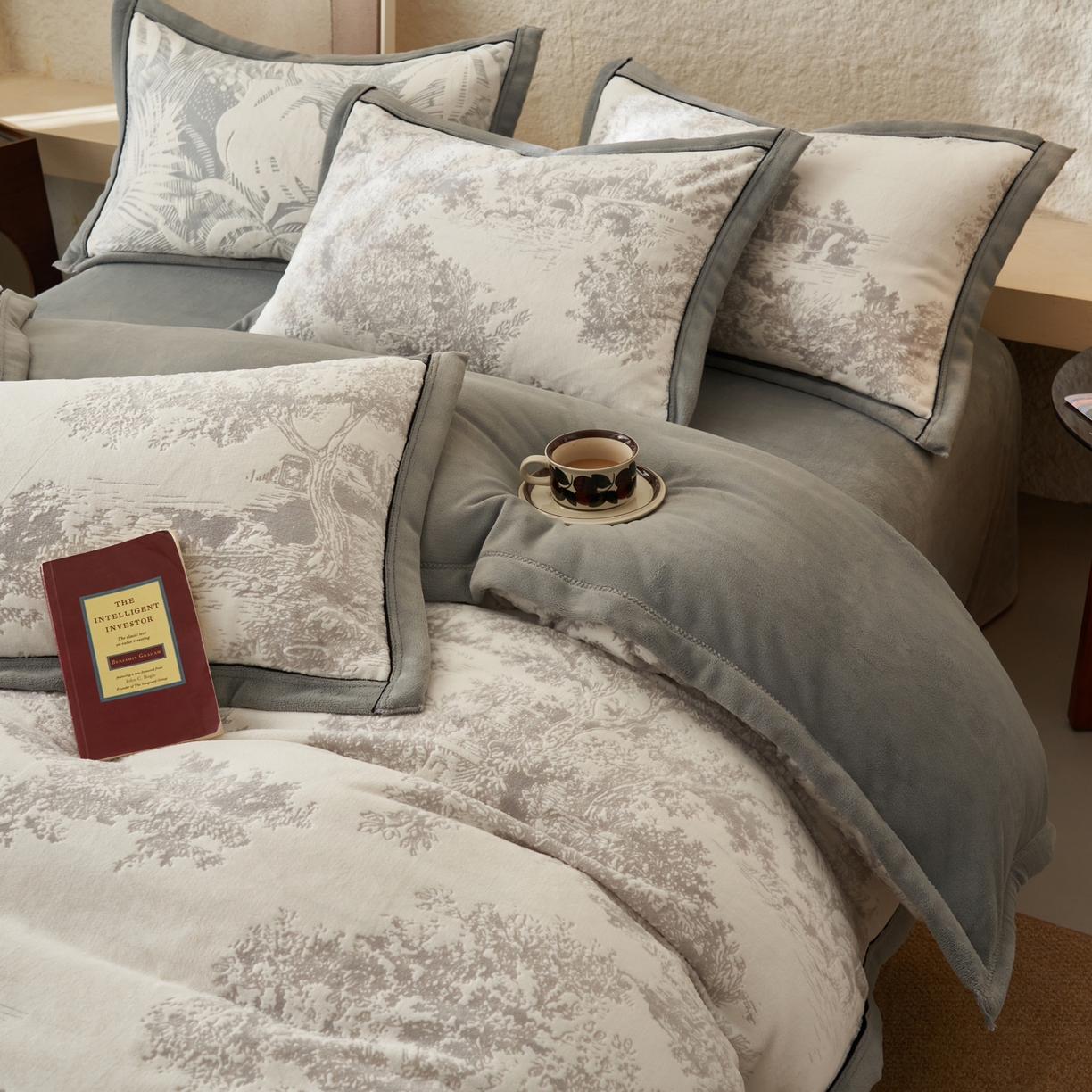 91家纺网 家纺一手货源 找家纺 （总）寐绸家纺 2025新款牛奶绒染色雕花单被套