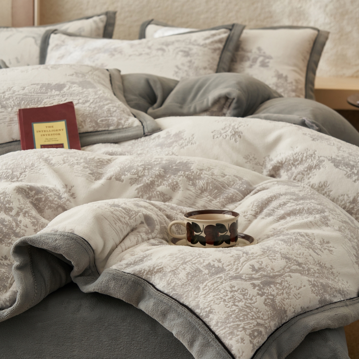 91家纺网 家纺一手货源 找家纺 （总）寐绸家纺 2025新款牛奶绒染色雕花单被套