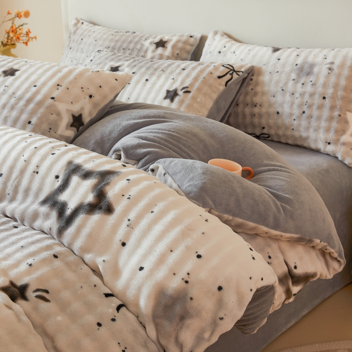 91家纺网 家纺一手货源 找家纺 巧格家纺 2025新款A类加厚泡泡牛奶绒印花工艺立体泡泡四件套（买家秀联系商家） 云纹五星