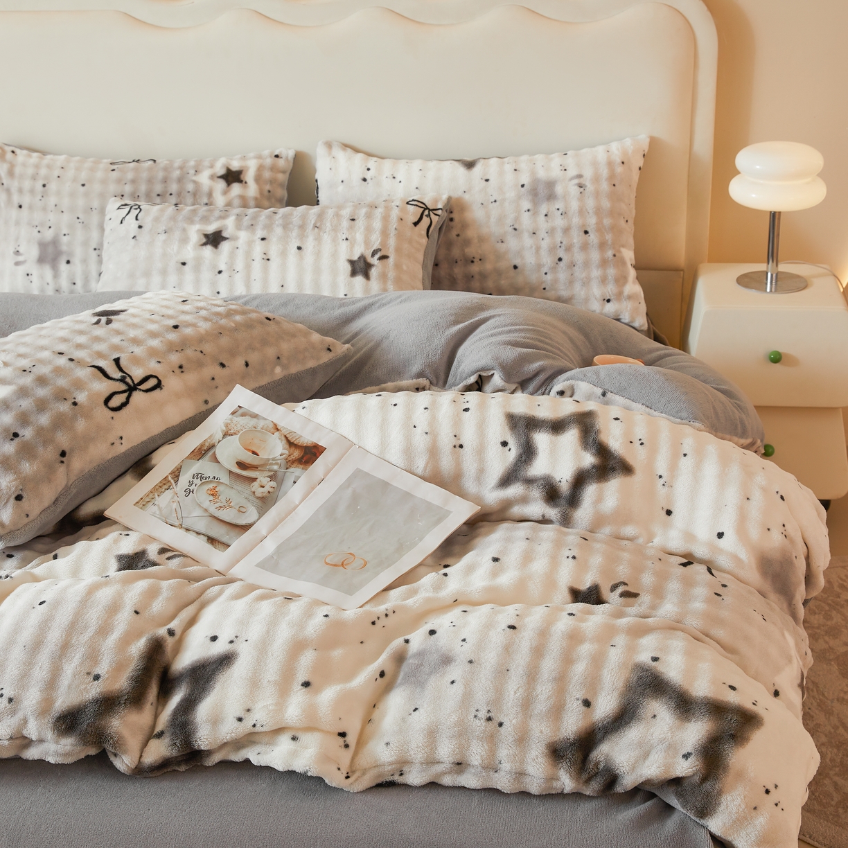 91家纺网 家纺一手货源 找家纺 巧格家纺 2025新款A类加厚泡泡牛奶绒印花工艺立体泡泡四件套（买家秀联系商家） 云纹五星