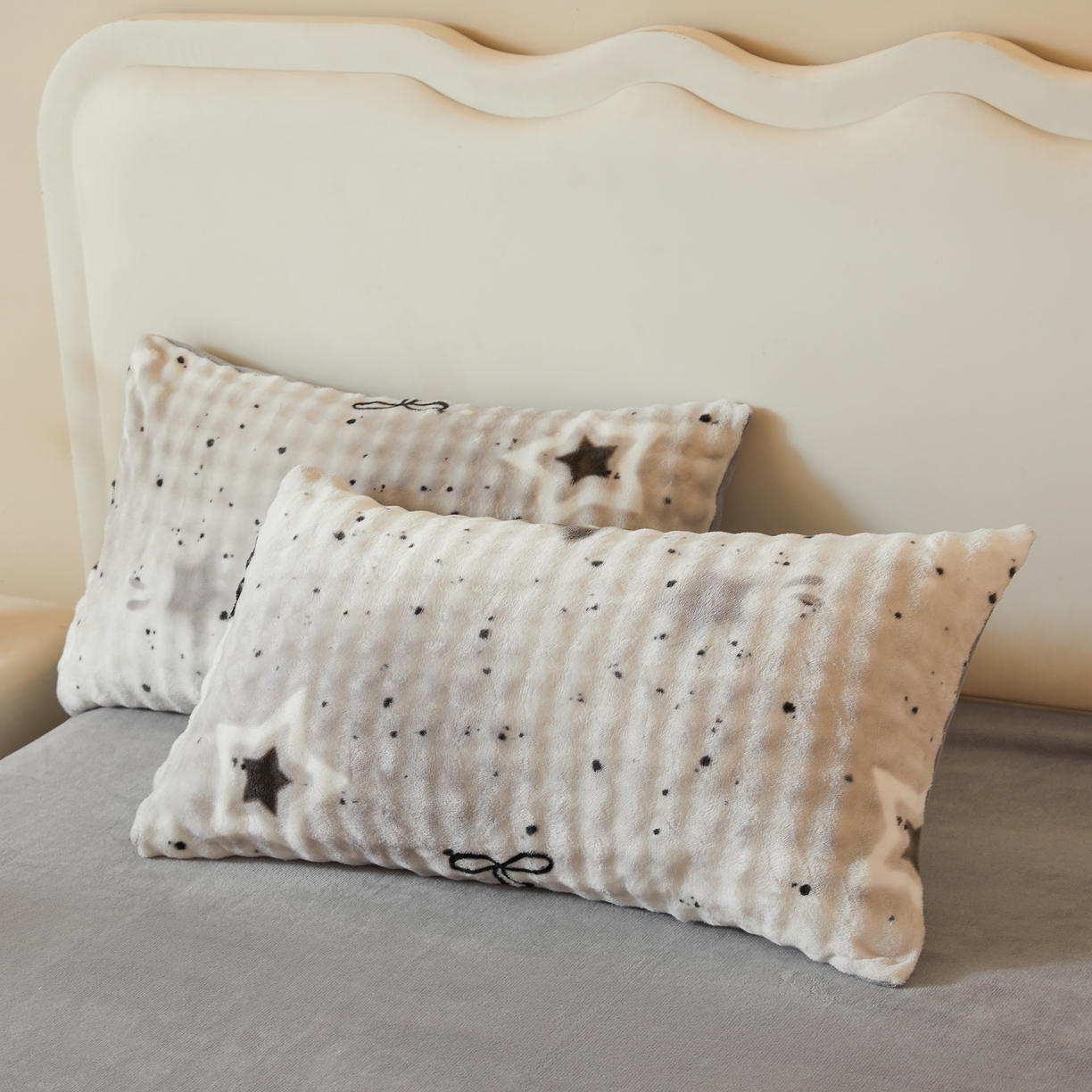 91家纺网 家纺一手货源 找家纺 巧格家纺 2025新款A类加厚泡泡牛奶绒印花工艺立体泡泡四件套（买家秀联系商家） 云纹五星