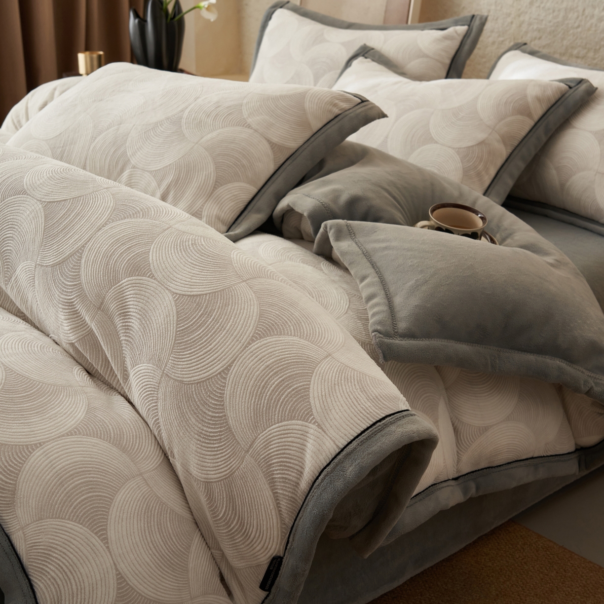 91家纺网 家纺一手货源 找家纺 （总）寐绸家纺 2025新款牛奶绒染色雕花单被套