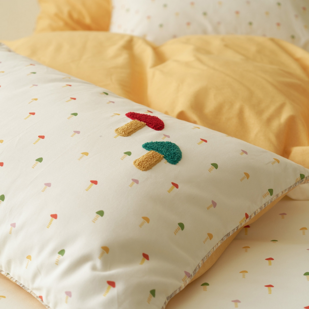 91家纺网 家纺一手货源 找家纺 久典家居 2025新款全棉加厚磨毛数码印花毛巾绣四件套（买家秀找客服） 蘑菇米黄