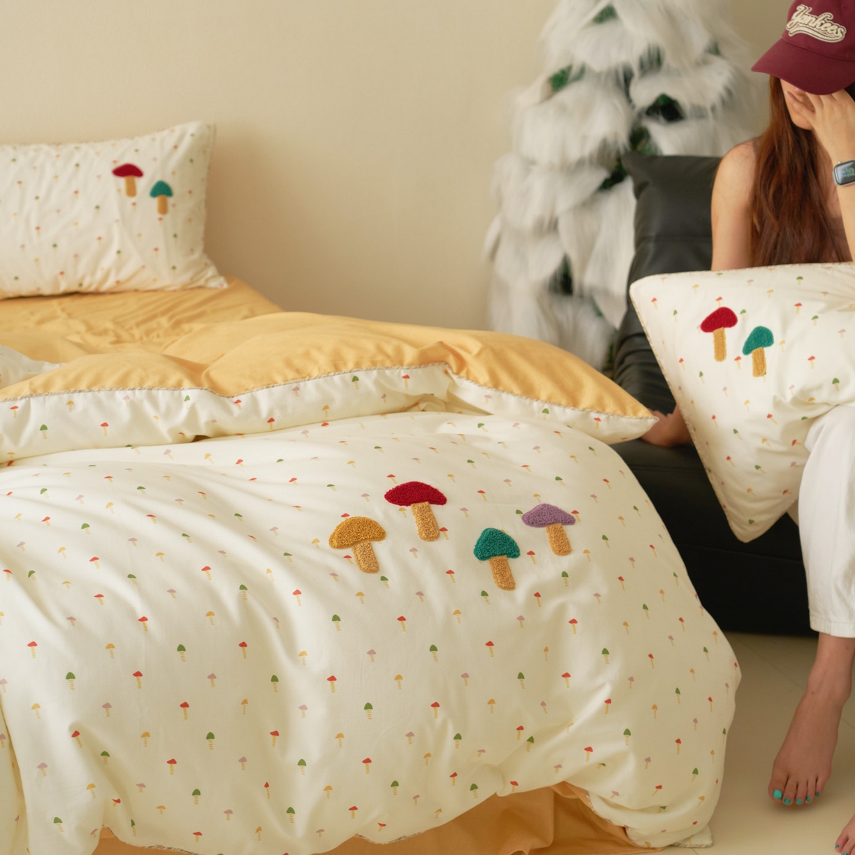 91家纺网 家纺一手货源 找家纺 久典家居 2025新款全棉加厚磨毛数码印花毛巾绣四件套（买家秀找客服） 蘑菇米黄