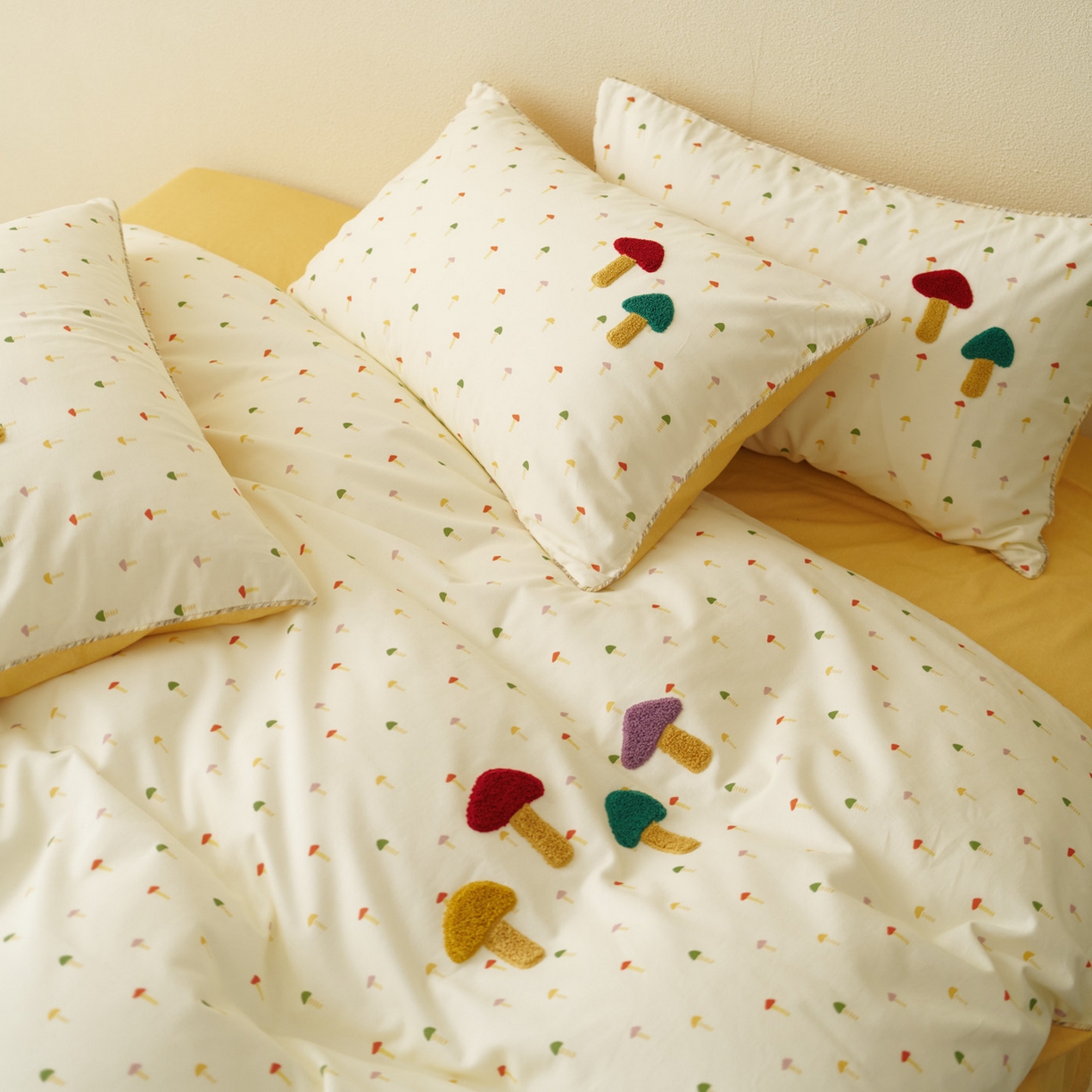 91家纺网 家纺一手货源 找家纺 久典家居 2025新款全棉加厚磨毛数码印花毛巾绣四件套（买家秀找客服） 蘑菇米黄