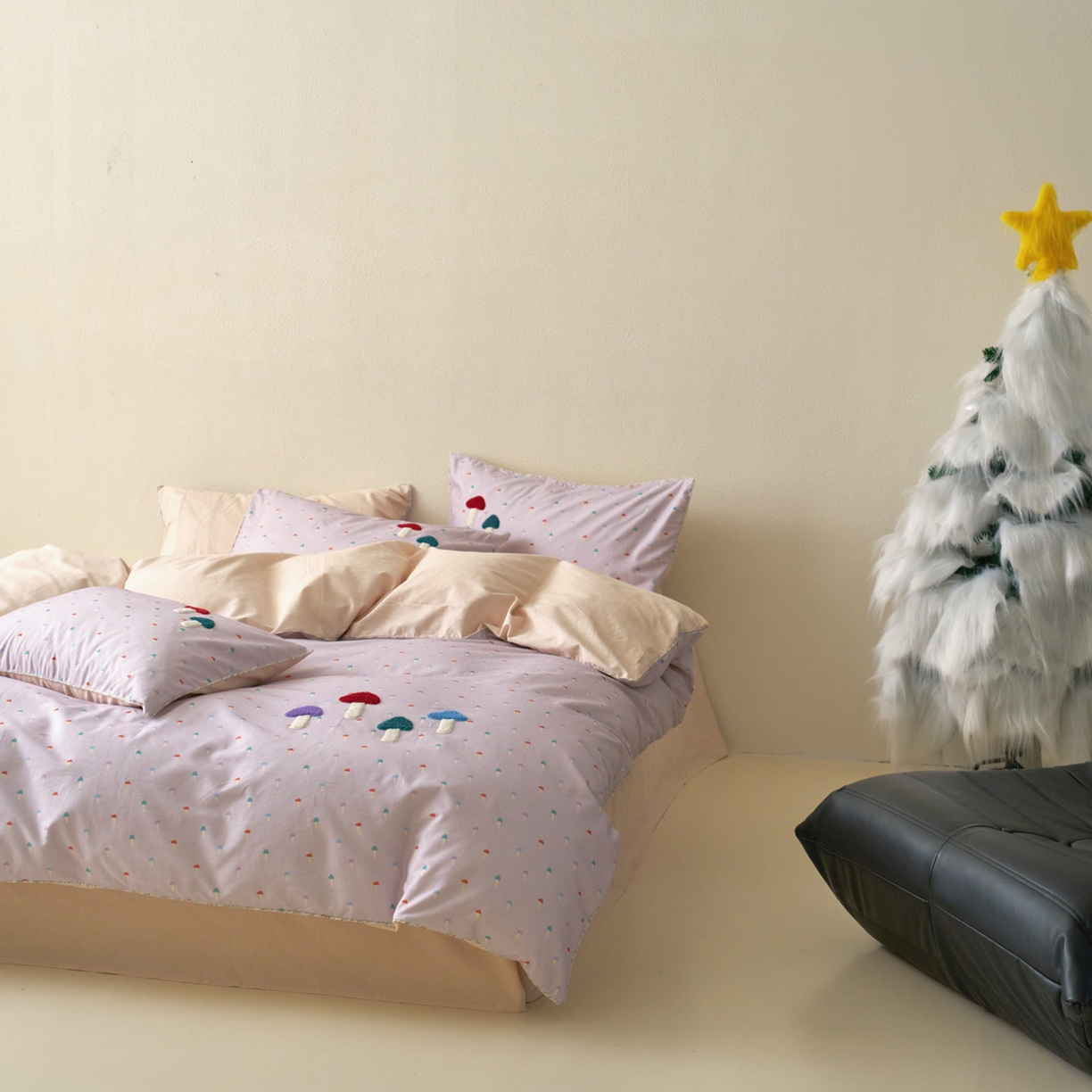 91家纺网 家纺一手货源 找家纺 久典家居 2025新款全棉加厚磨毛数码印花毛巾绣四件套（买家秀找客服） 蘑菇紫