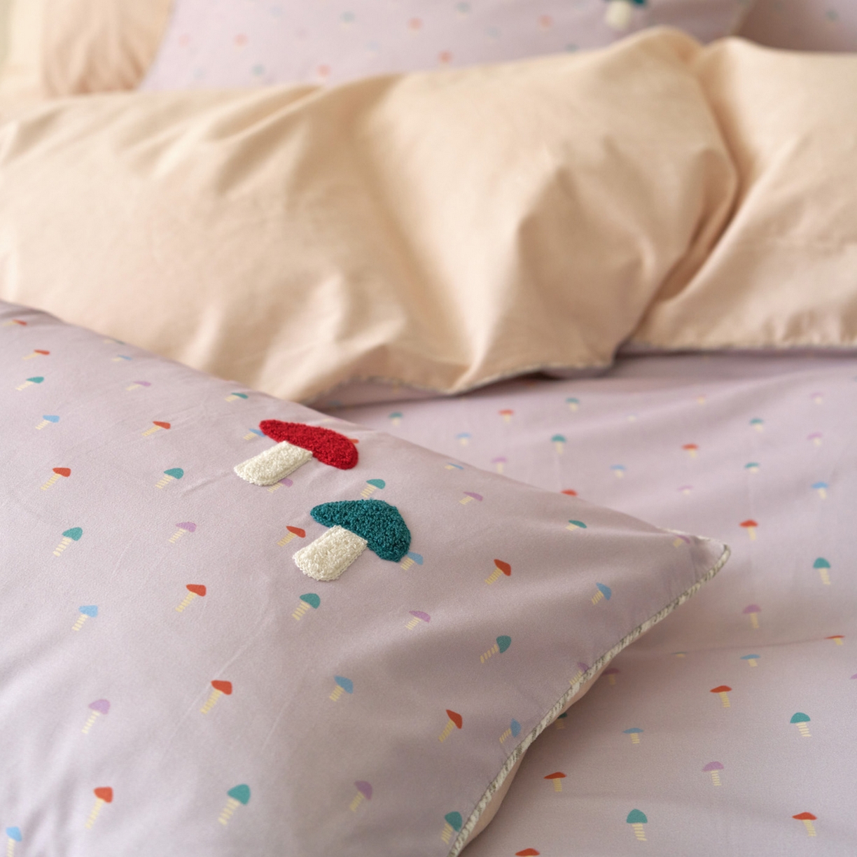 91家纺网 家纺一手货源 找家纺 久典家居 2025新款全棉加厚磨毛数码印花毛巾绣四件套（买家秀找客服） 蘑菇紫