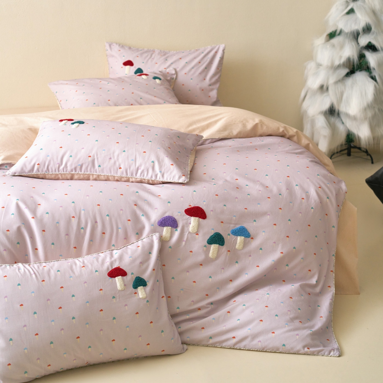 91家纺网 家纺一手货源 找家纺 久典家居 2025新款全棉加厚磨毛数码印花毛巾绣四件套（买家秀找客服） 蘑菇紫