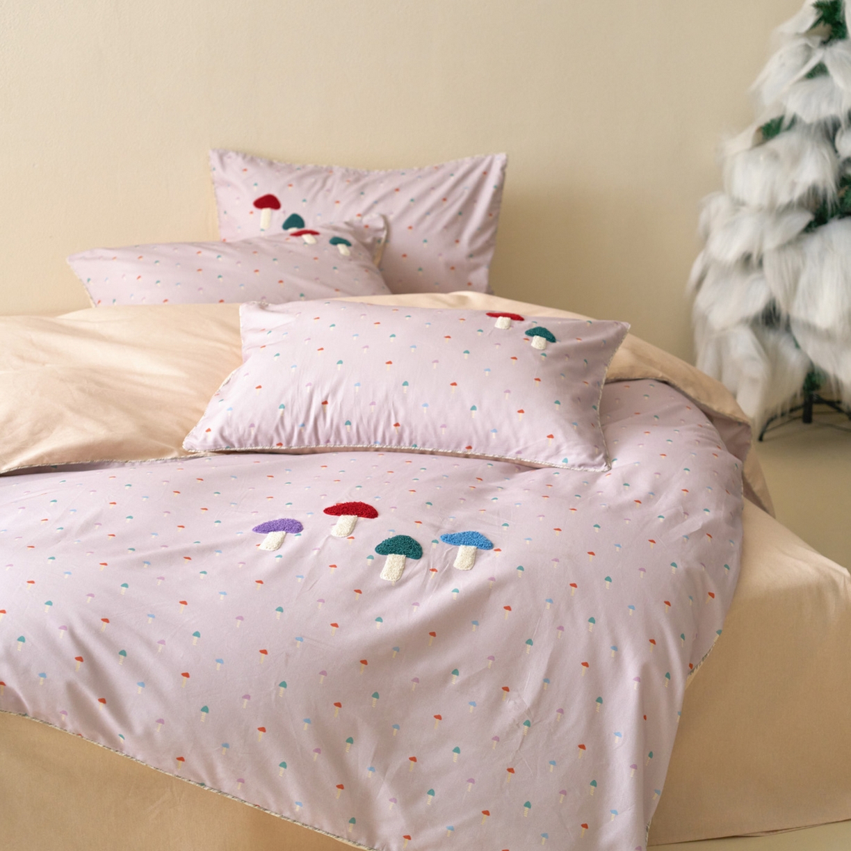 91家纺网 家纺一手货源 找家纺 久典家居 2025新款全棉加厚磨毛数码印花毛巾绣四件套（买家秀找客服） 蘑菇紫