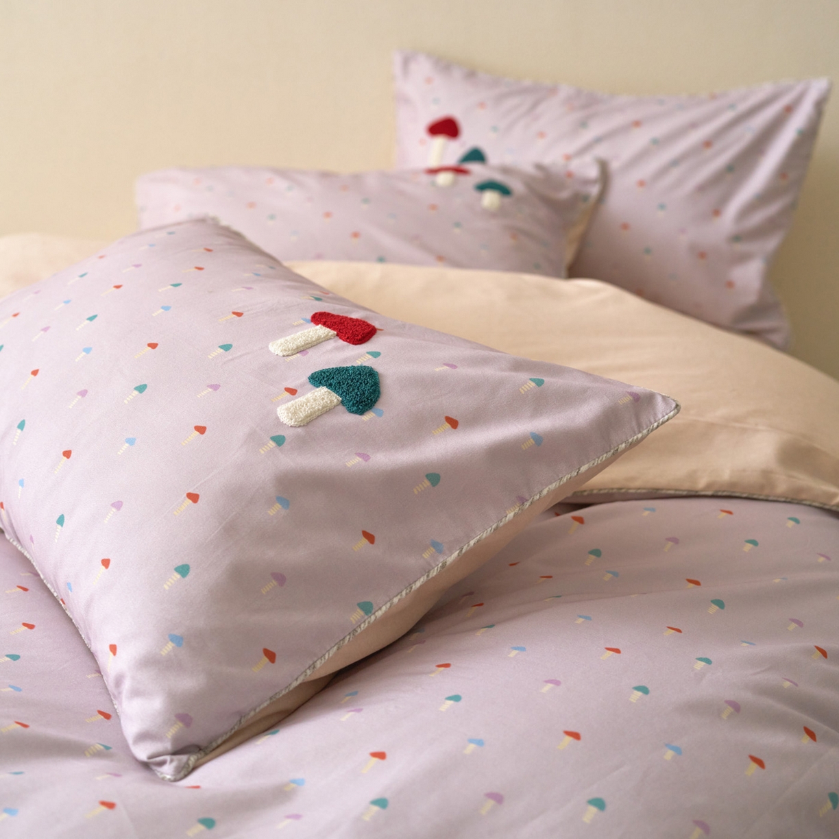 91家纺网 家纺一手货源 找家纺 久典家居 2025新款全棉加厚磨毛数码印花毛巾绣四件套（买家秀找客服） 蘑菇紫