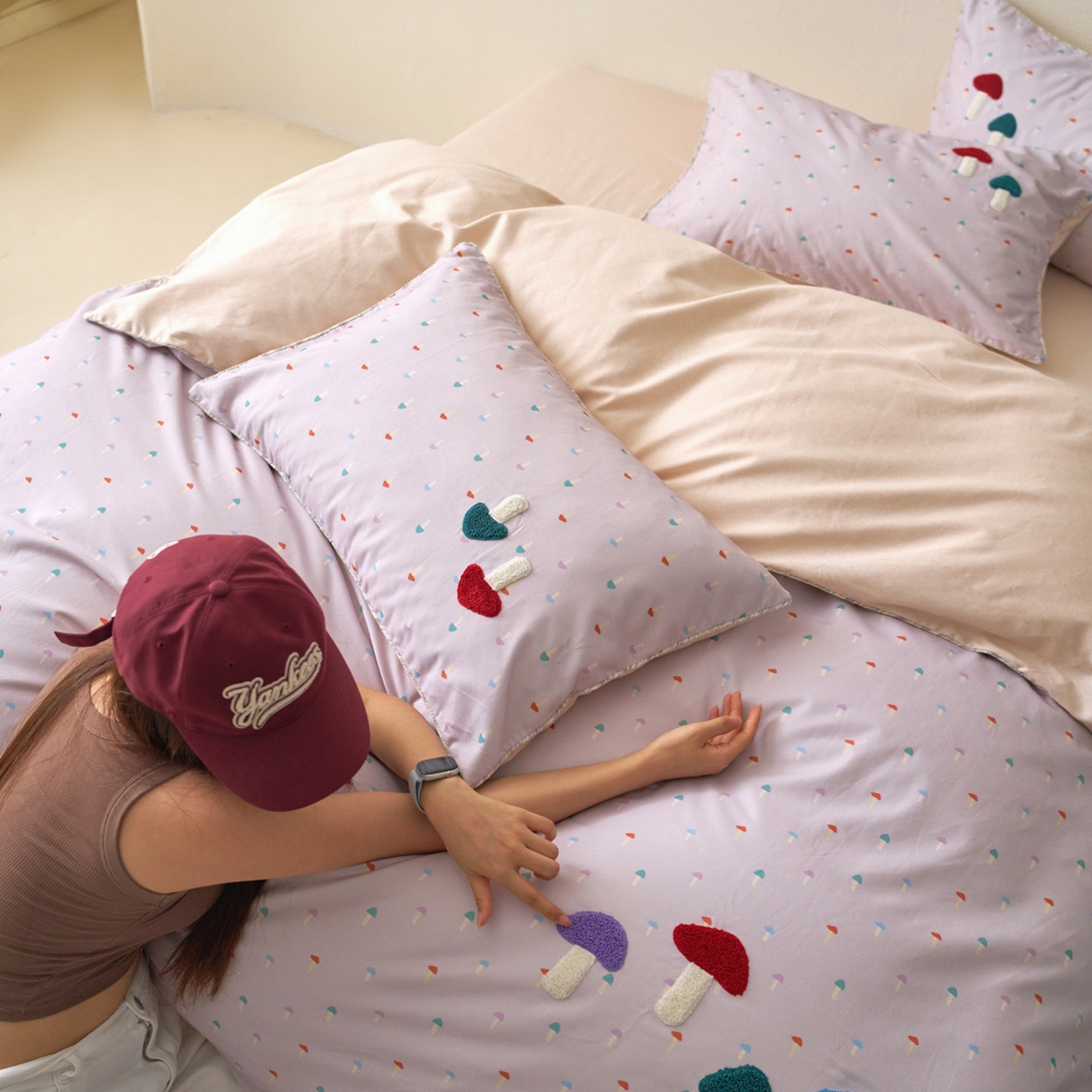 91家纺网 家纺一手货源 找家纺 久典家居 2025新款全棉加厚磨毛数码印花毛巾绣四件套（买家秀找客服） 蘑菇紫