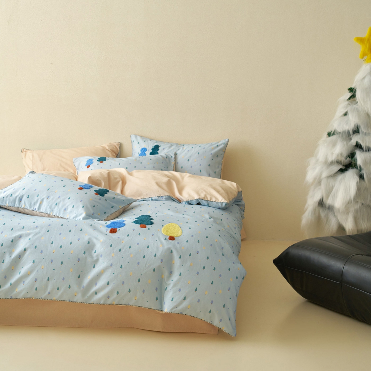 91家纺网 家纺一手货源 找家纺 久典家居 2025新款全棉加厚磨毛数码印花毛巾绣四件套（买家秀找客服） 森林蓝