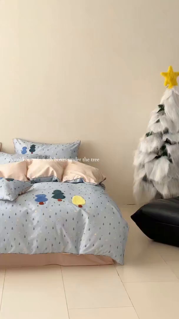 91家纺网 家纺一手货源 找家纺 久典家居 2025新款全棉加厚磨毛数码印花毛巾绣四件套（买家秀找客服） 森林蓝