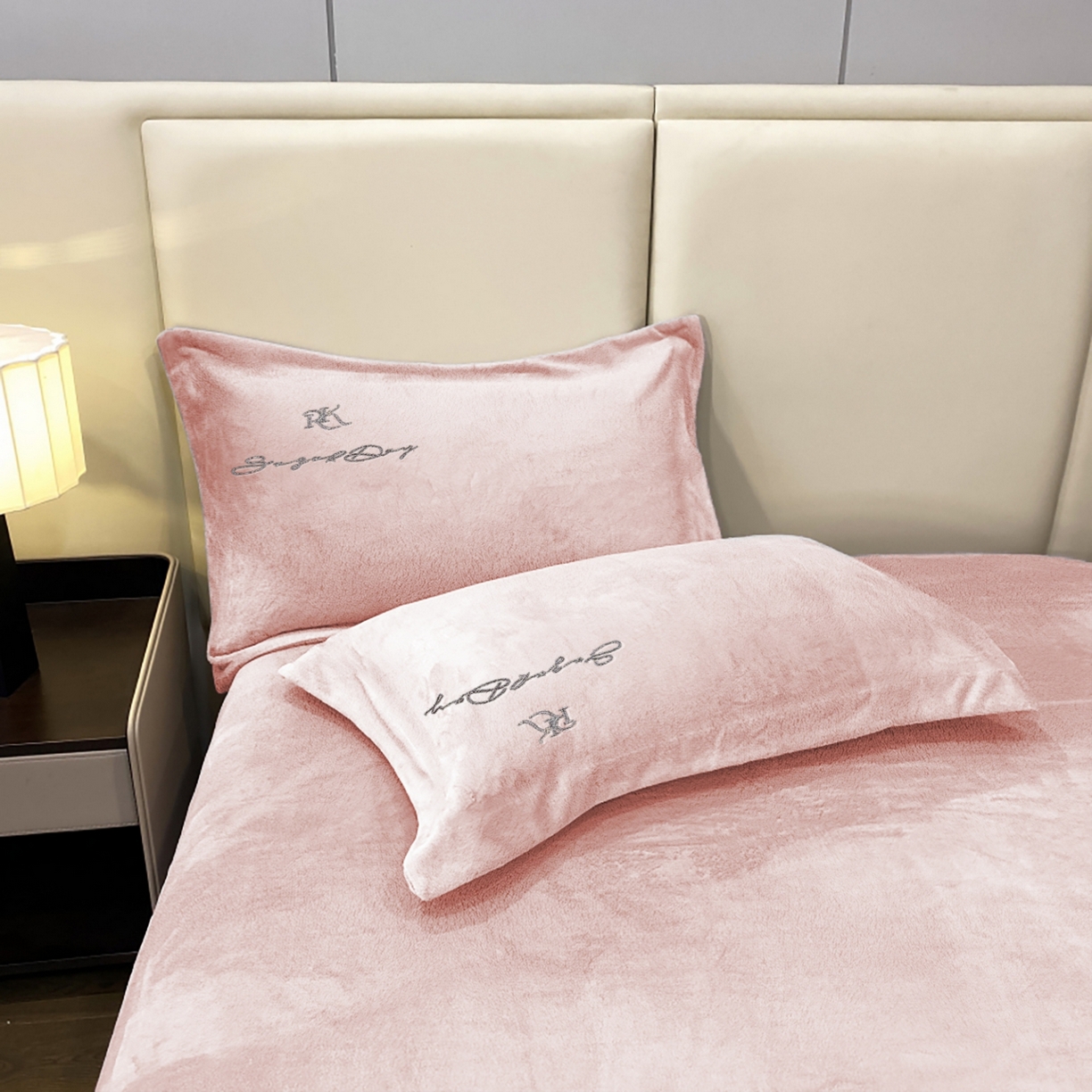 91家纺网 家纺一手货源 找家纺 （总）玖玖爱家纺 2025新款高克重婴儿绒刺绣四件套-绮梦