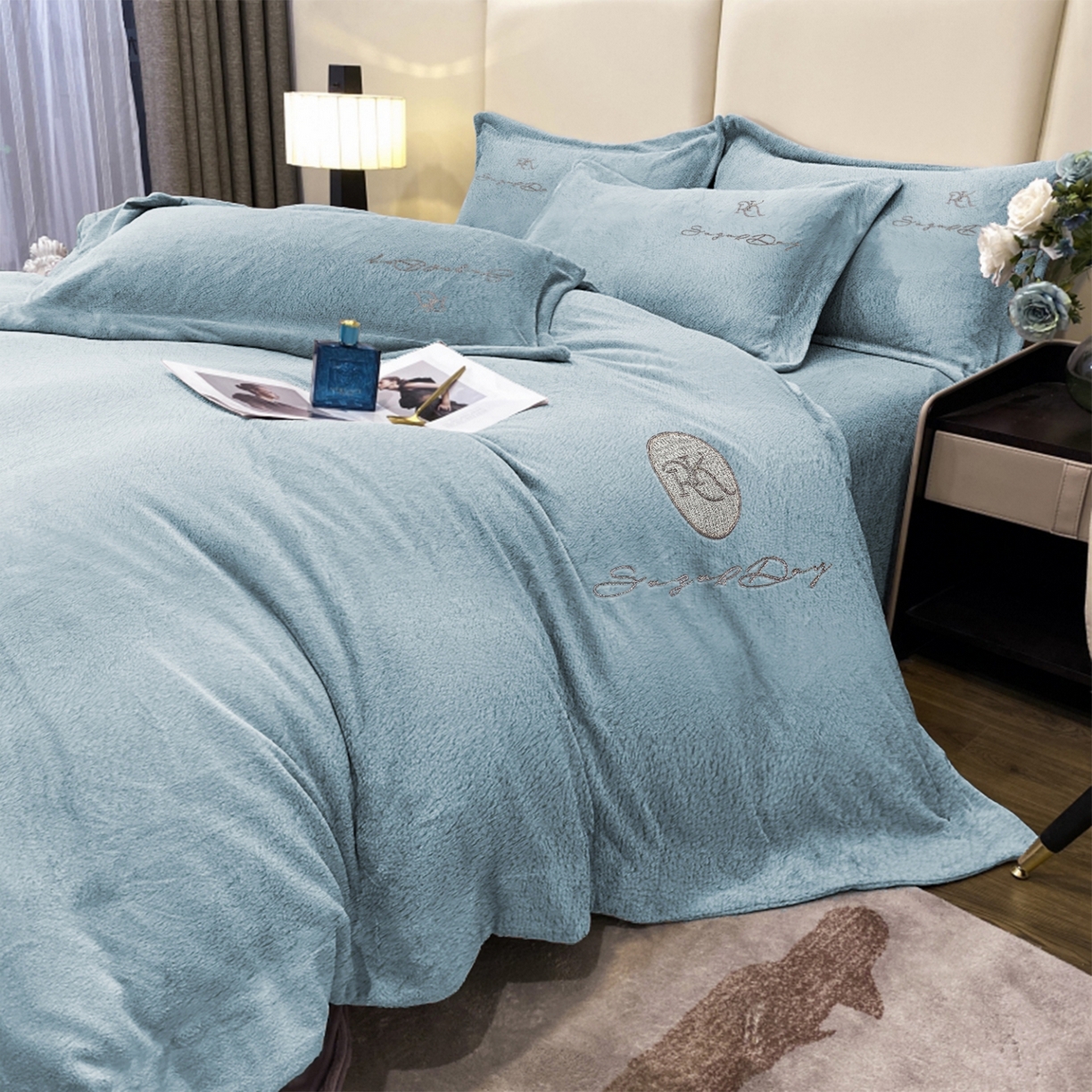 91家纺网 家纺一手货源 找家纺 玖玖爱家纺 2025新款高克重婴儿绒刺绣四件套-绮梦 绮梦-湖蓝