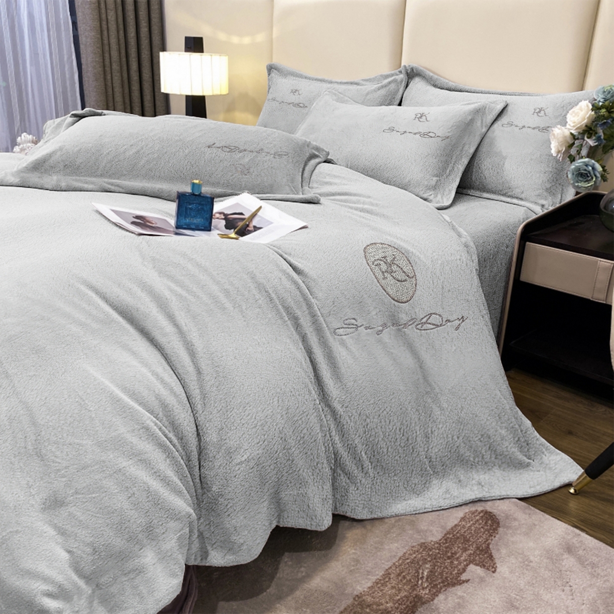 91家纺网 家纺一手货源 找家纺 玖玖爱家纺 2025新款高克重婴儿绒刺绣四件套-绮梦 绮梦-灰