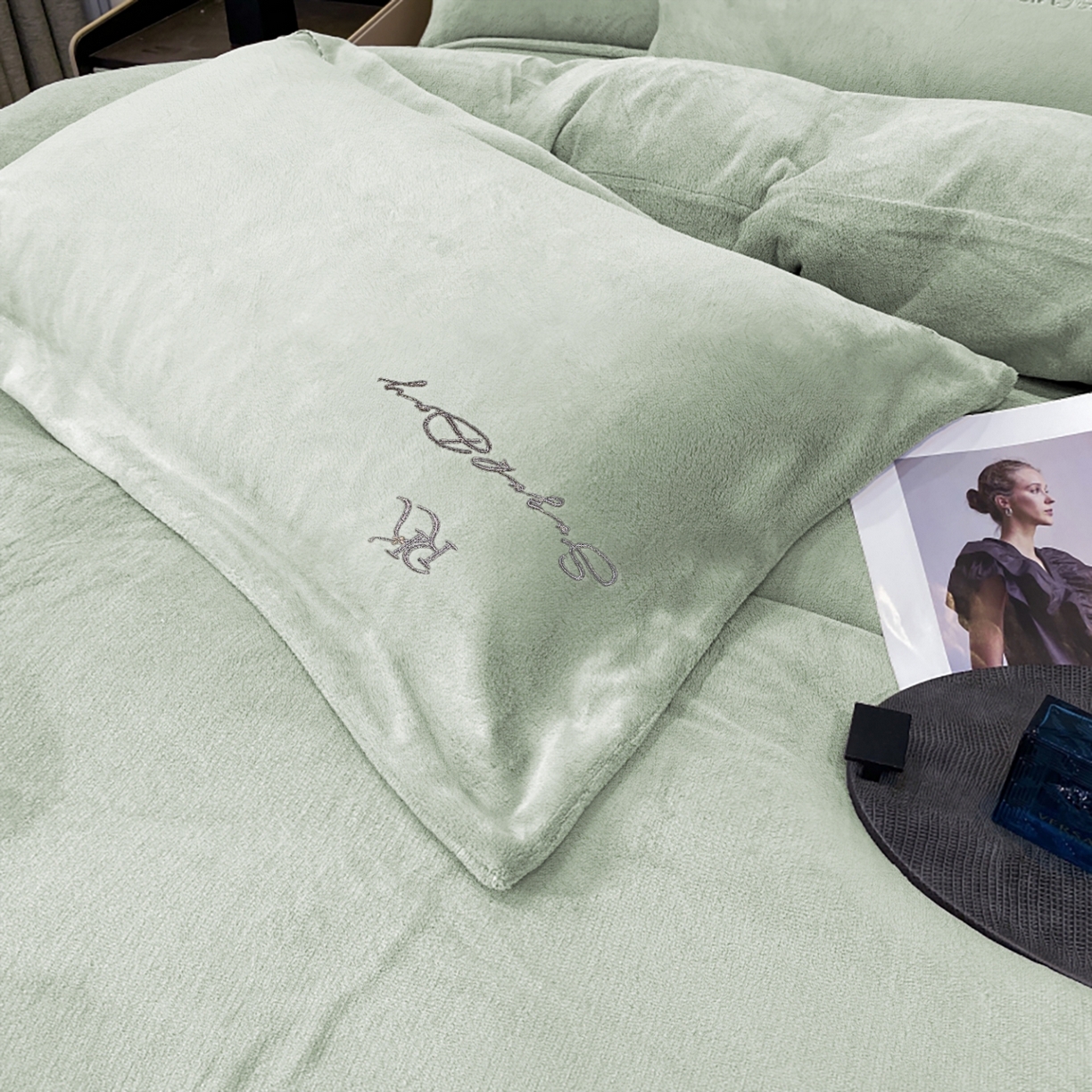 91家纺网 家纺一手货源 找家纺 玖玖爱家纺 2025新款高克重婴儿绒刺绣四件套-绮梦 绮梦-新绿