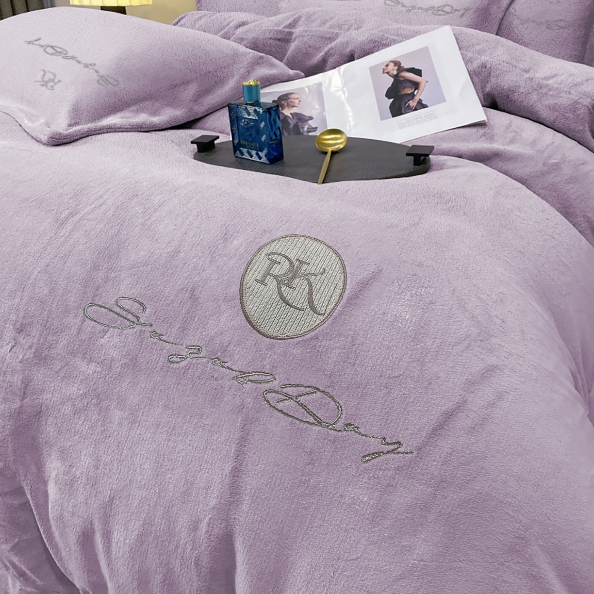 91家纺网 家纺一手货源 找家纺 玖玖爱家纺 2025新款高克重婴儿绒刺绣四件套-绮梦 绮梦-紫