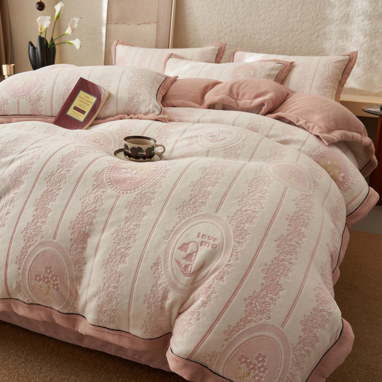 91家纺网 家纺一手货源 找家纺 寐绸家纺 2025新款牛奶绒染色雕花单被套 雕花被套-花境