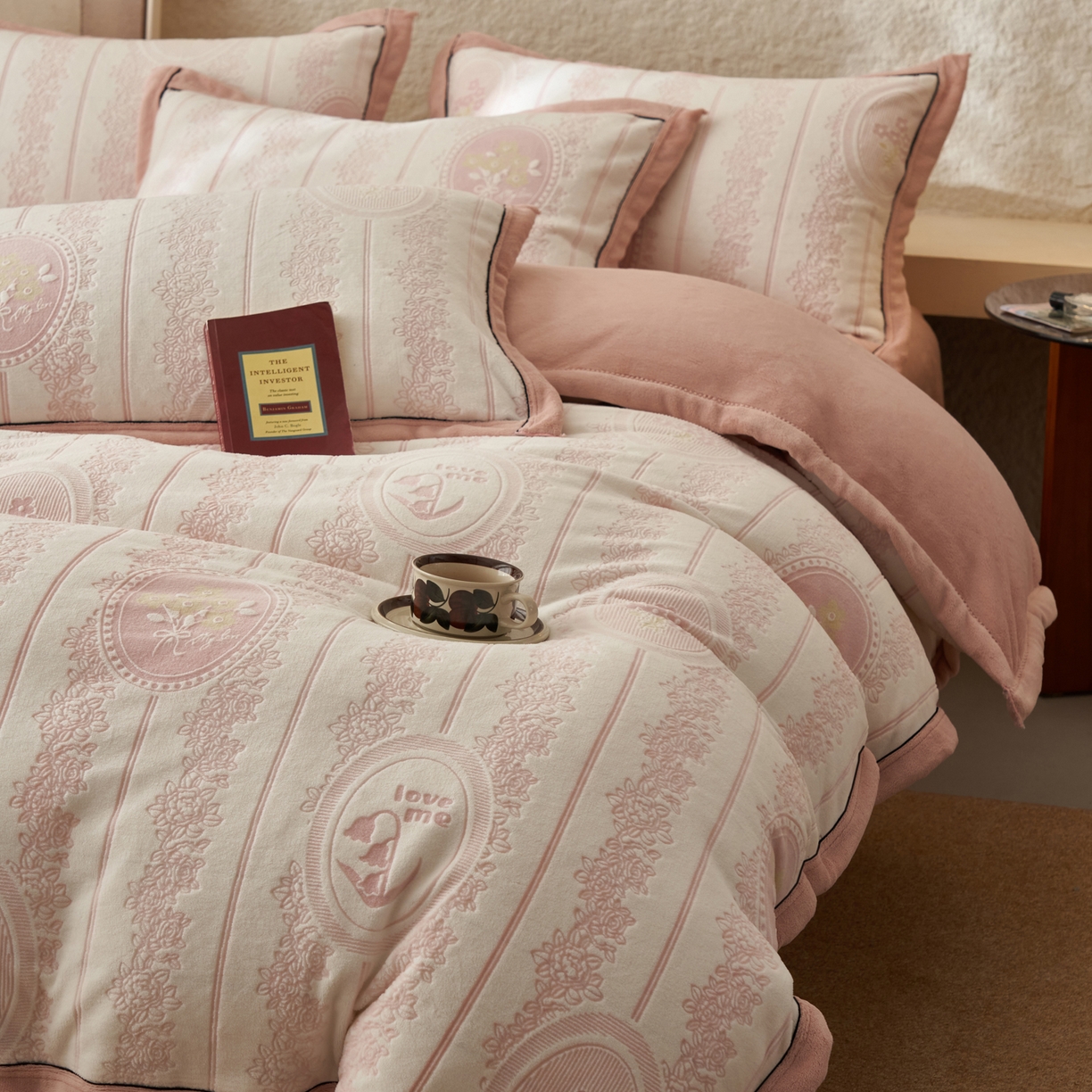 91家纺网 家纺一手货源 找家纺 寐绸家纺 2025新款牛奶绒染色雕花单被套 雕花被套-花境